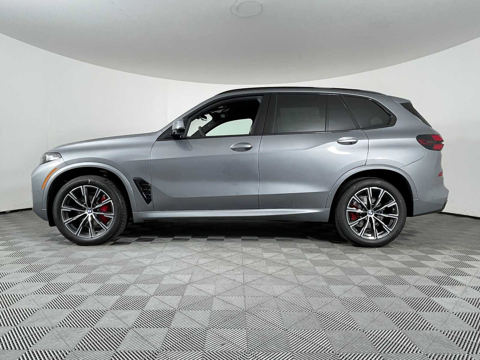 New 2026 BMW X5 xDrive40i w/ M Sport Package image 6