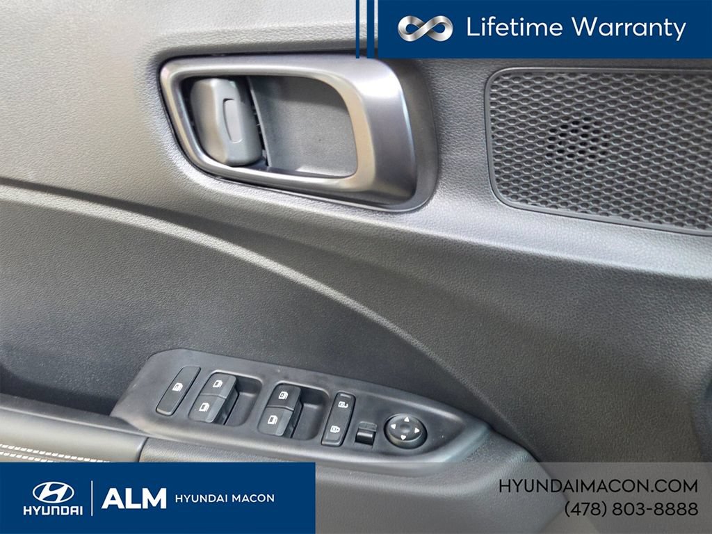 New 2025 Hyundai Venue Limited FWD image 28