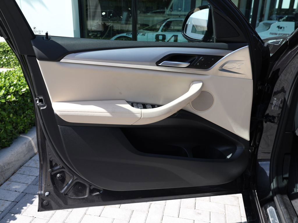 Used 2025 BMW X4 xDrive30i image 11