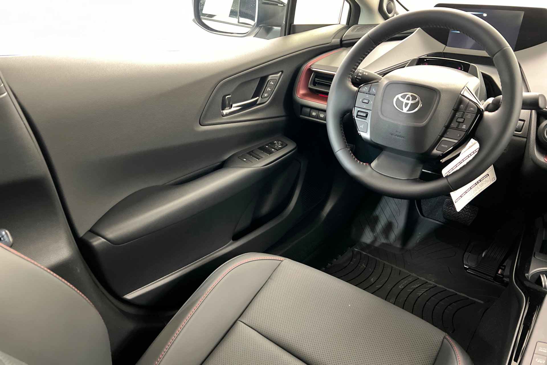 New 2026 Toyota Prius Plug-In Hybrid FWD image 11