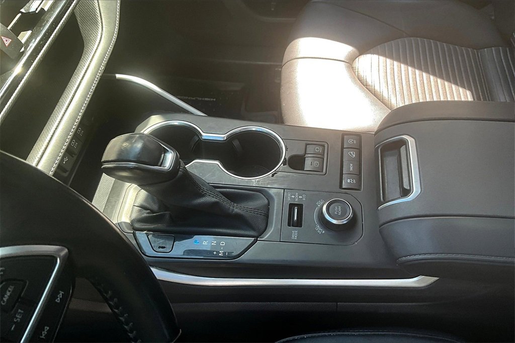 Used 2021 Toyota Highlander XSE image 18