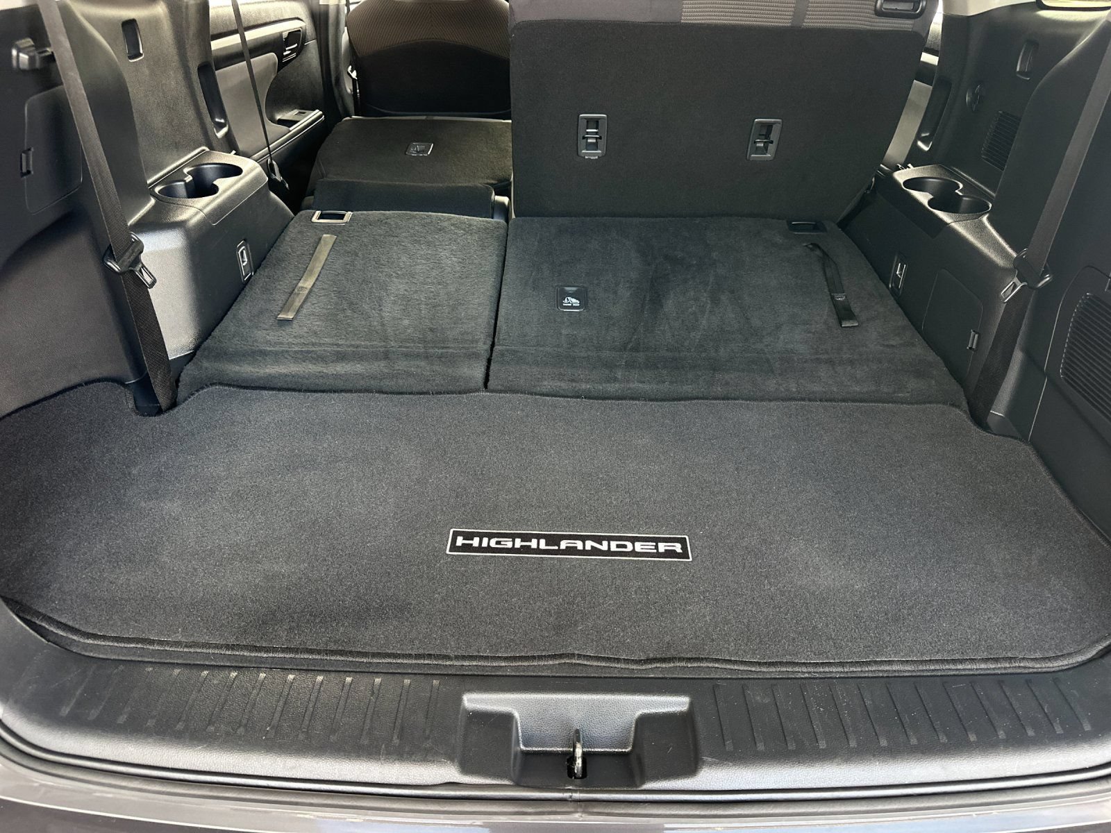 Used 2025 Toyota Highlander LE AWD/4WD image 15