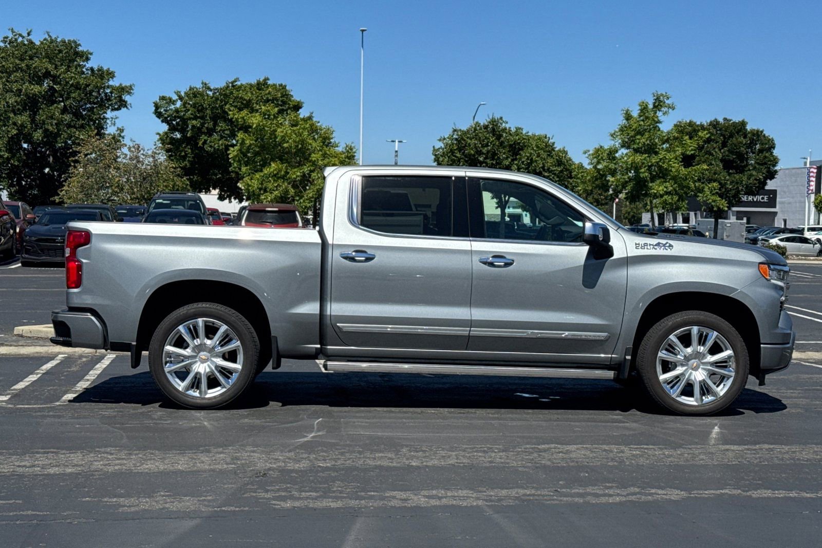Used 2025 Chevrolet Silverado 1500 High Country AWD/4WD image 3