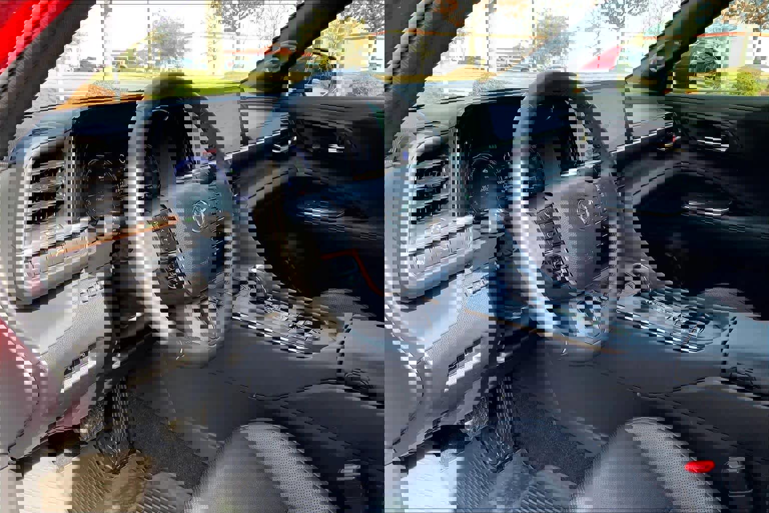 Used 2023 Toyota Crown Limited image 18