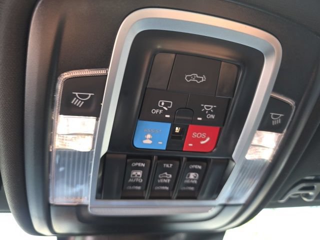 Used 2025 RAM 2500 Limited AWD/4WD image 25