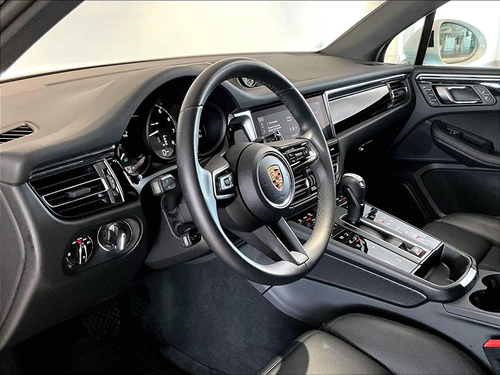 Used 2026 Porsche Macan AWD/4WD image 7