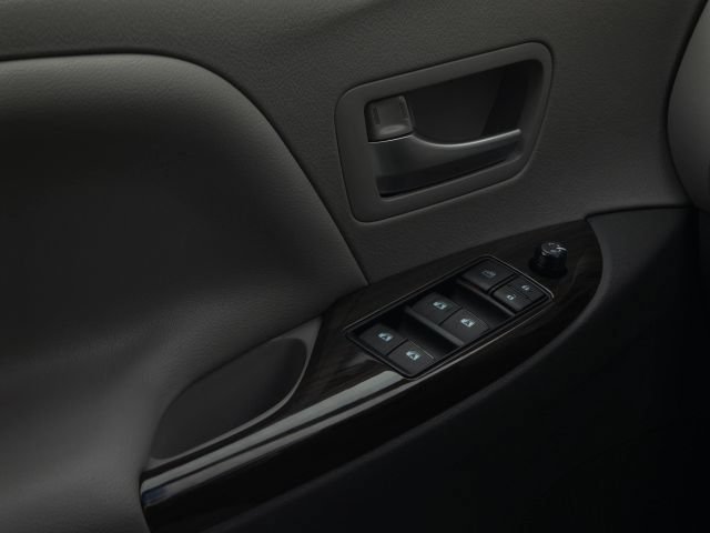 Used 2017 Toyota Sienna XLE w/ XLE Navigation Package FWD image 15