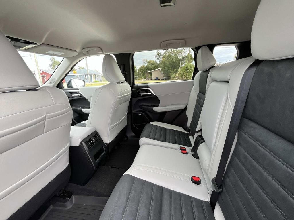 New 2026 Mitsubishi Outlander SE FWD image 13