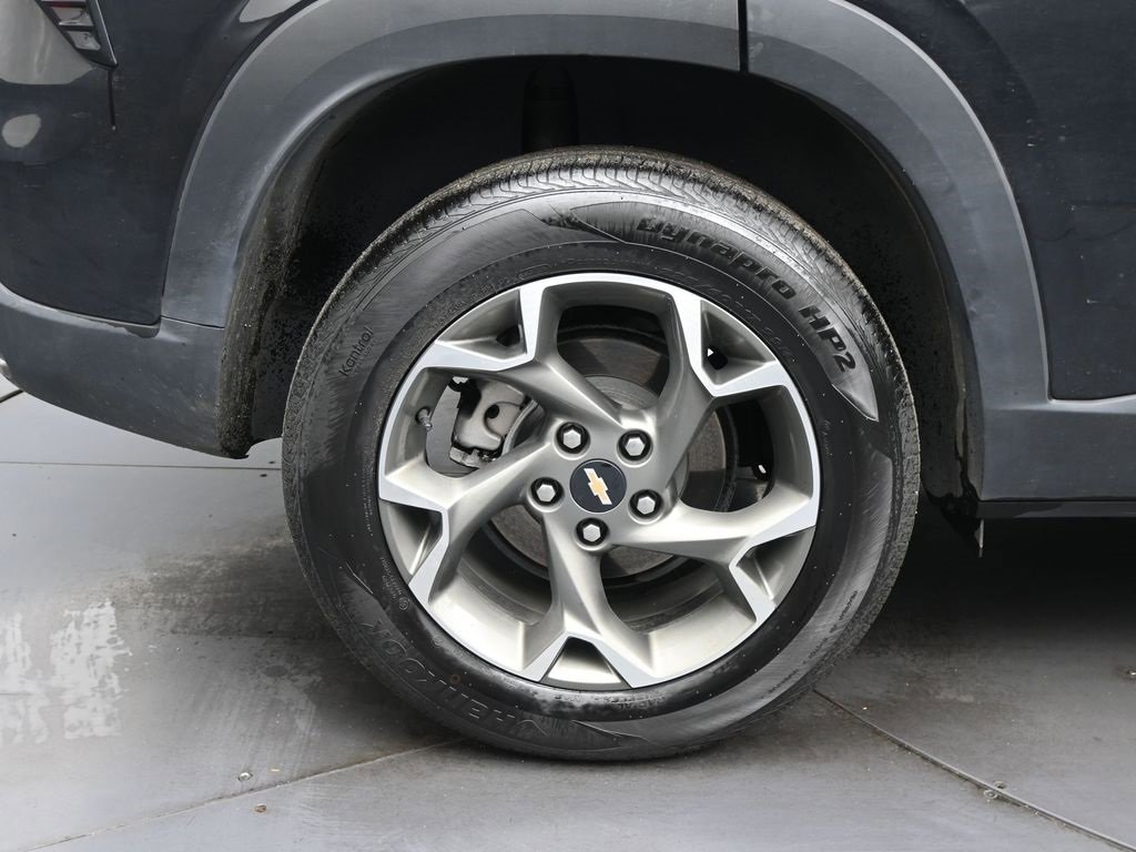 Used 2024 Chevrolet Trax LT w/ LT Convenience Package image 9