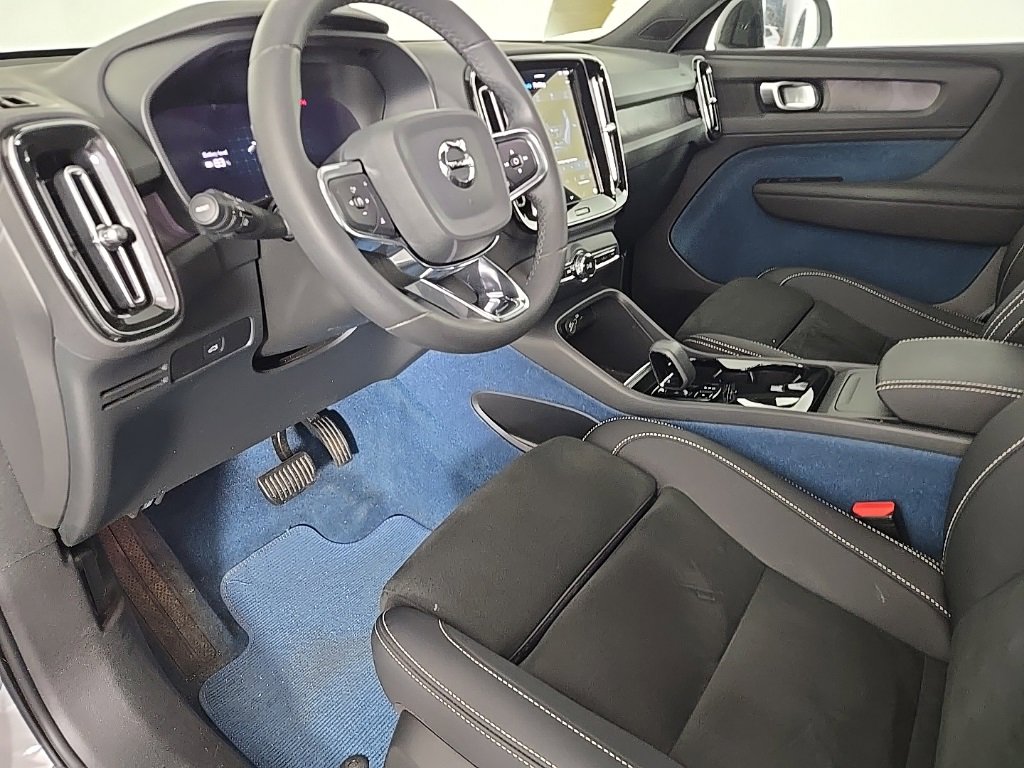 Certified 2023 Volvo XC40 Recharge Plus w/ Protection Package Premier image 17