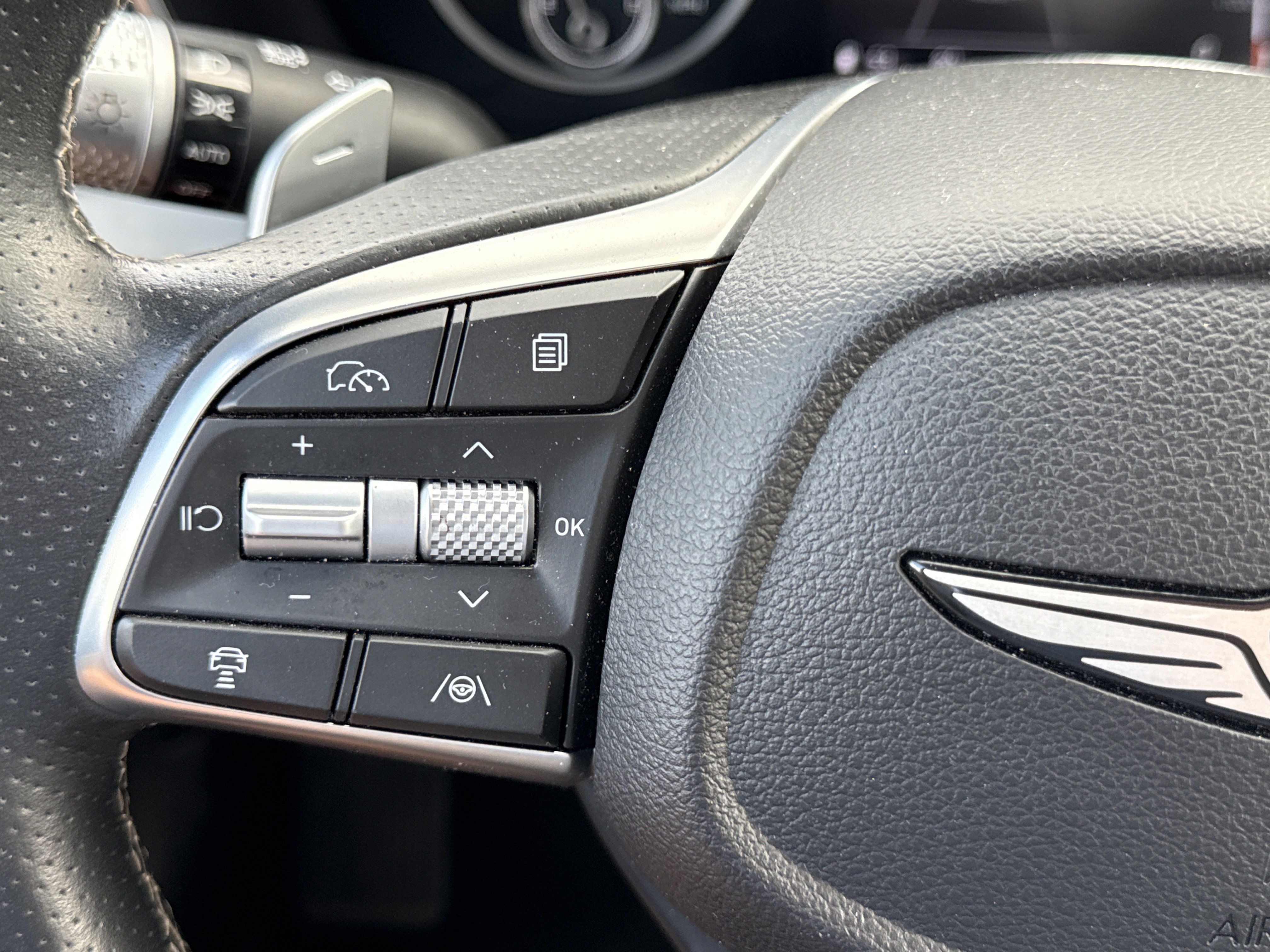 Used 2024 Genesis G70 2.5T image 14
