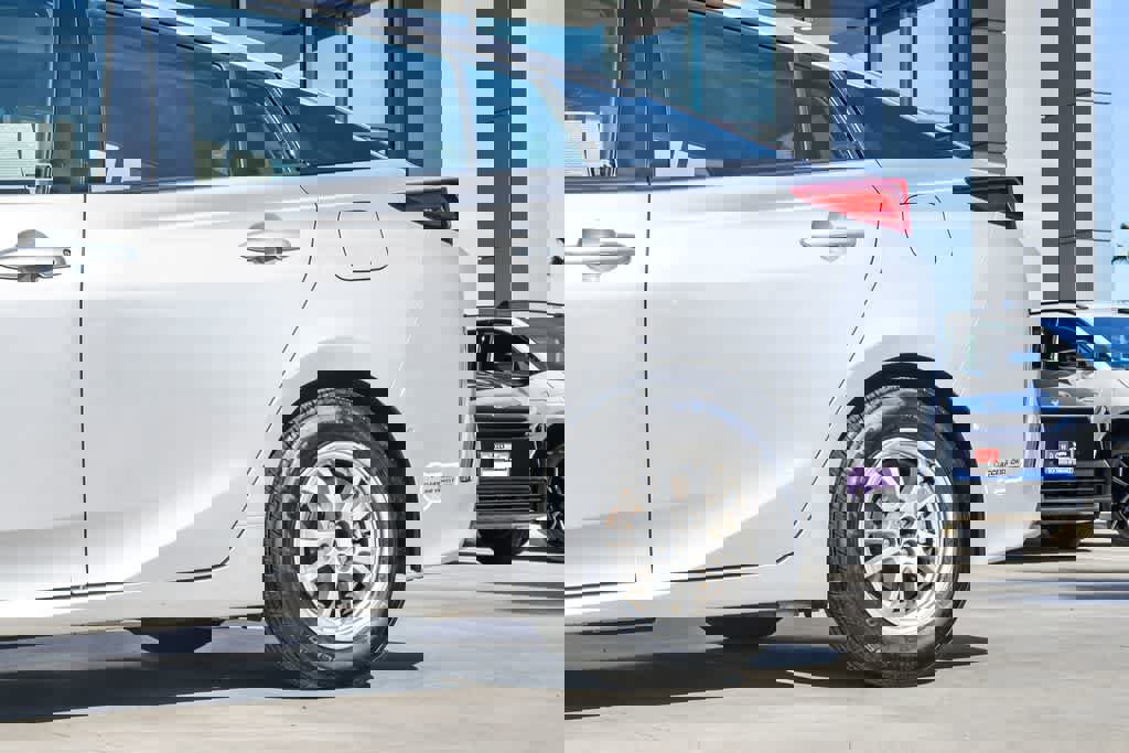 Used 2019 Toyota Prius Prime Advanced image 11