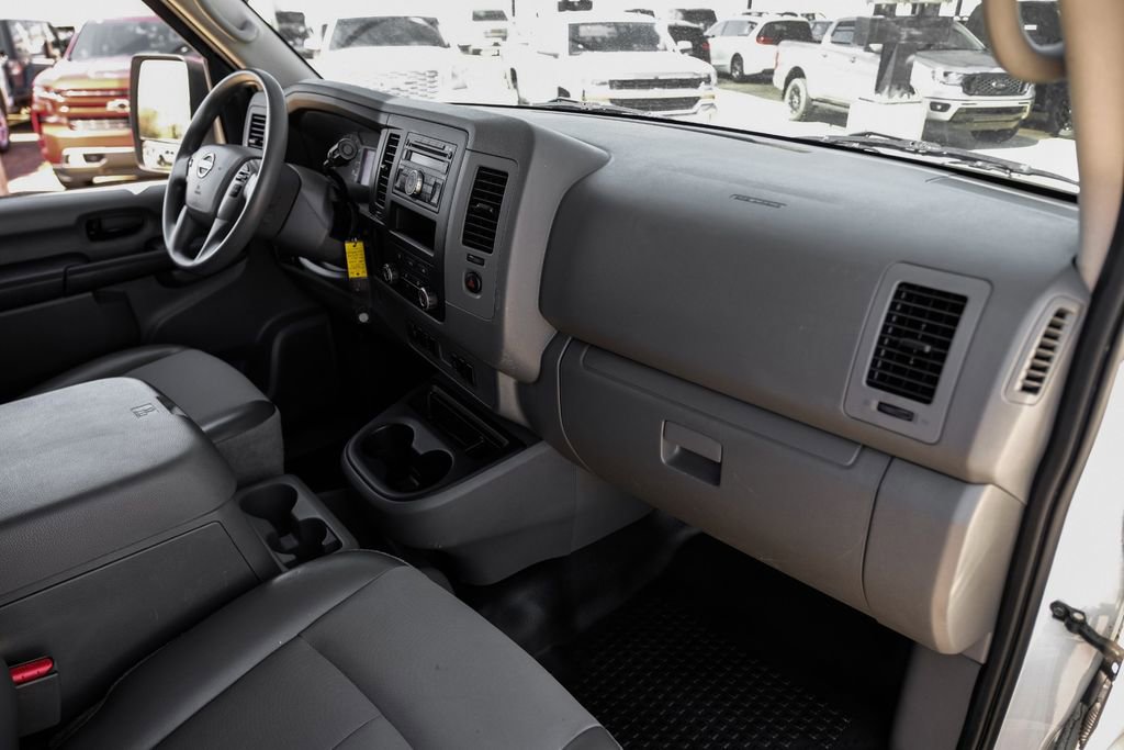Used 2017 Nissan NV 2500 SV image 9