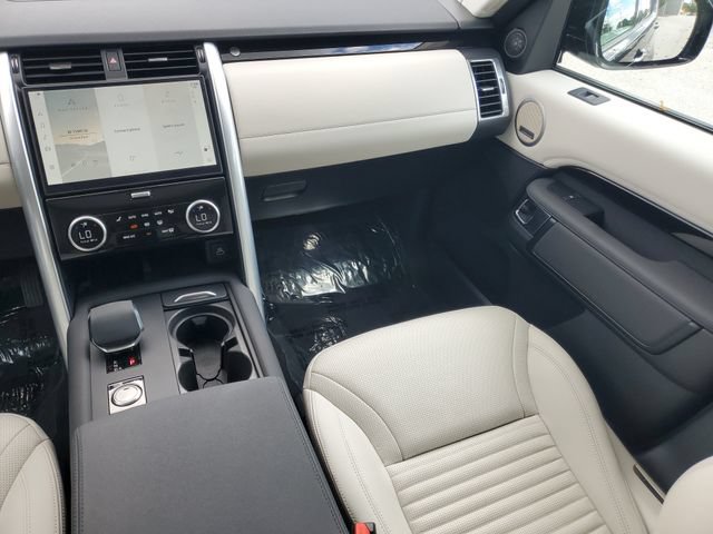Certified 2025 Land Rover Discovery S AWD/4WD image 15