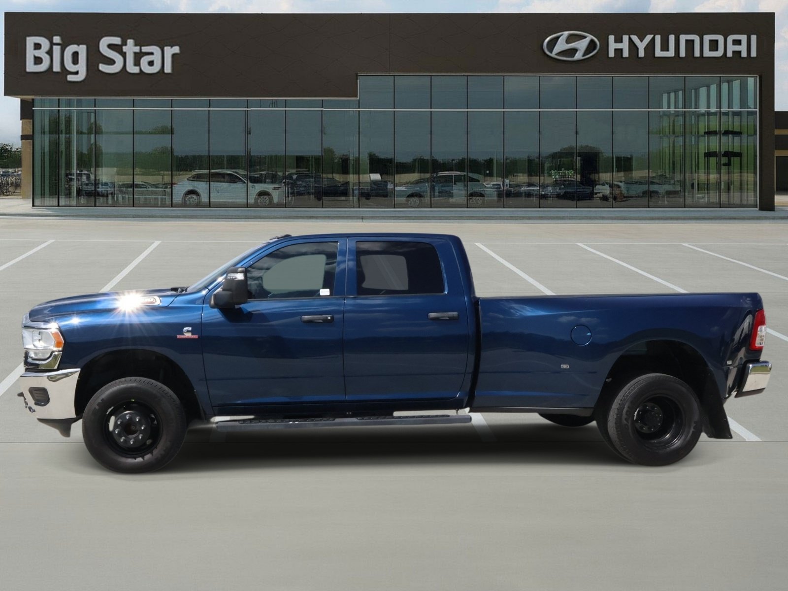 Used 2024 RAM 3500 Tradesman w/ Chrome Appearance Group AWD/4WD image 2
