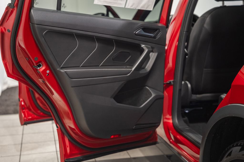 Used 2024 Volkswagen Tiguan SE R-Line image 38