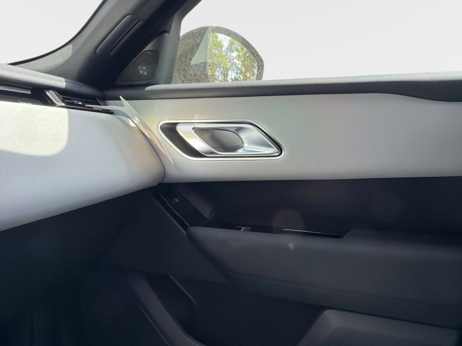 New 2026 Land Rover Range Rover Velar Dynamic SE image 20