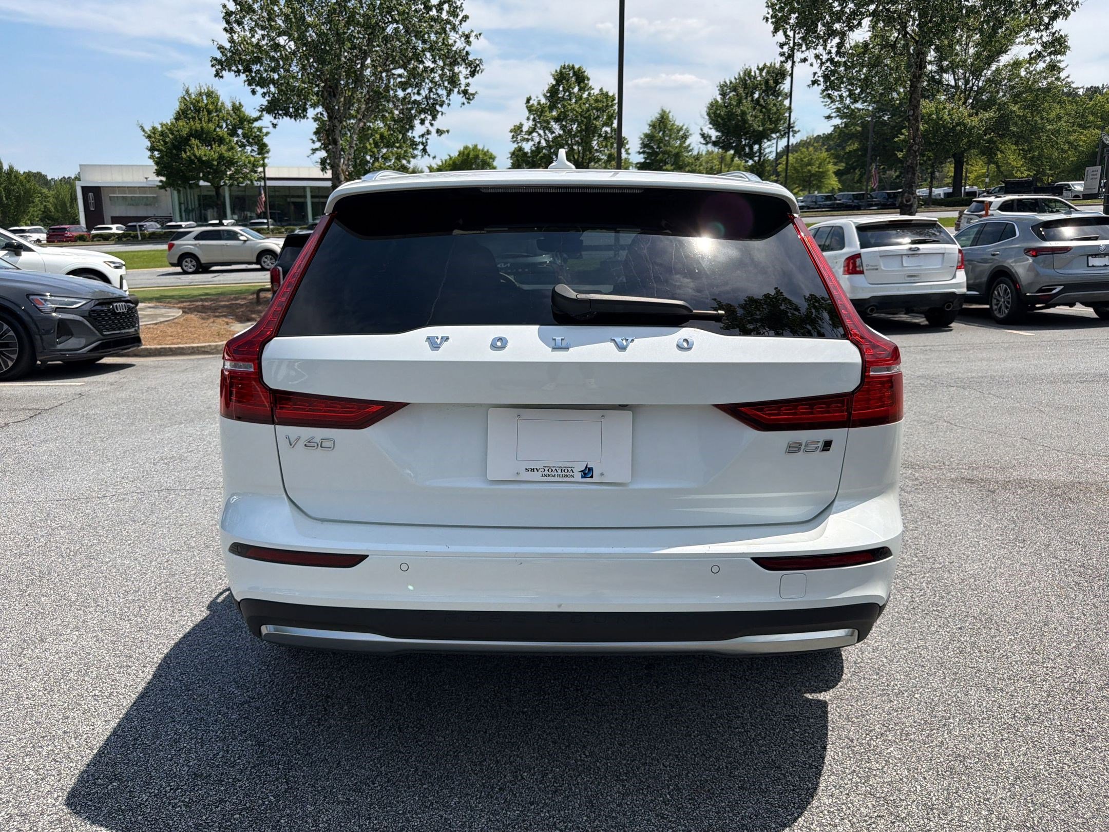 Used 2025 Volvo V60 B5 Cross Country Plus AWD/4WD image 10