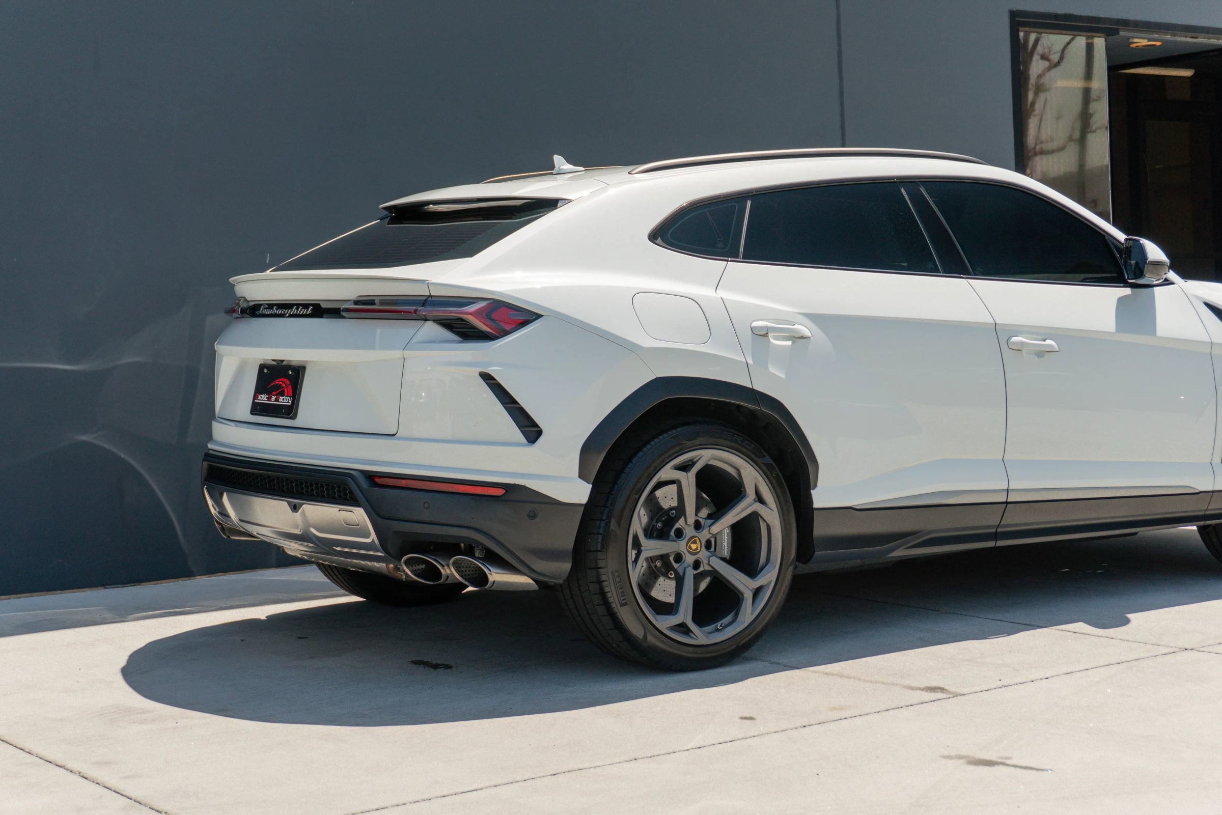 Used 2020 Lamborghini Urus AWD/4WD image 32