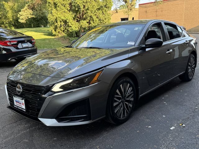 Used 2024 Nissan Altima 2.5 SV FWD image 23