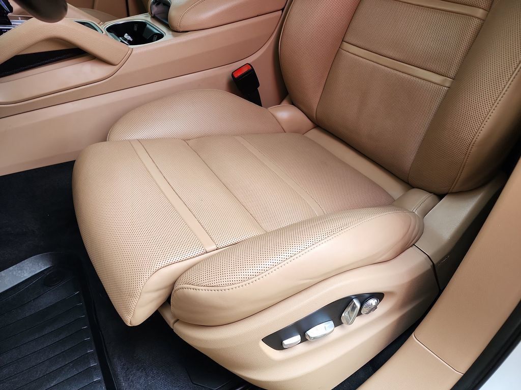 Used 2020 Porsche Cayenne AWD/4WD image 16