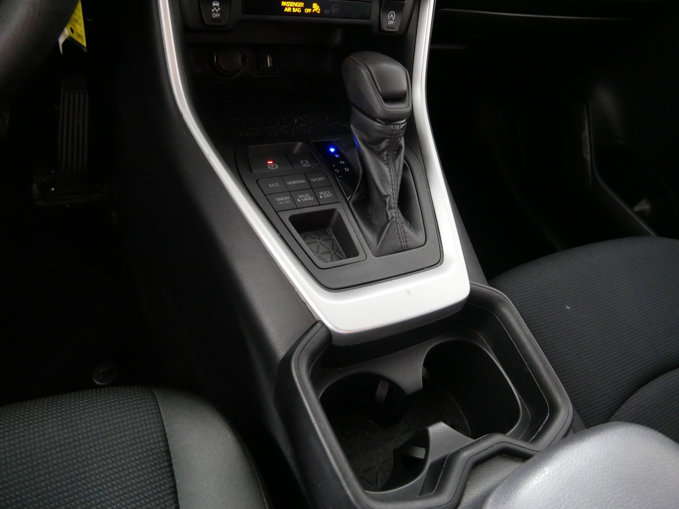 Used 2019 Toyota RAV4 LE w/ All Weather Liner Package AWD/4WD image 24