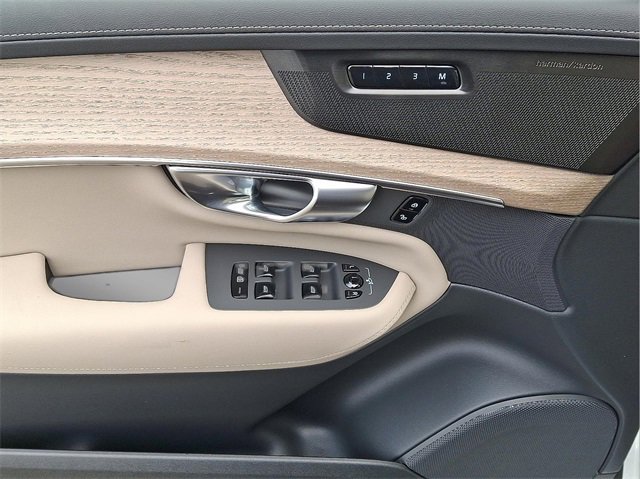 New 2026 Volvo XC90 B6 Plus w/ Protection Package Premier image 6