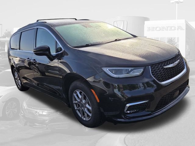 Used 2022 Chrysler Pacifica Touring-L image 4