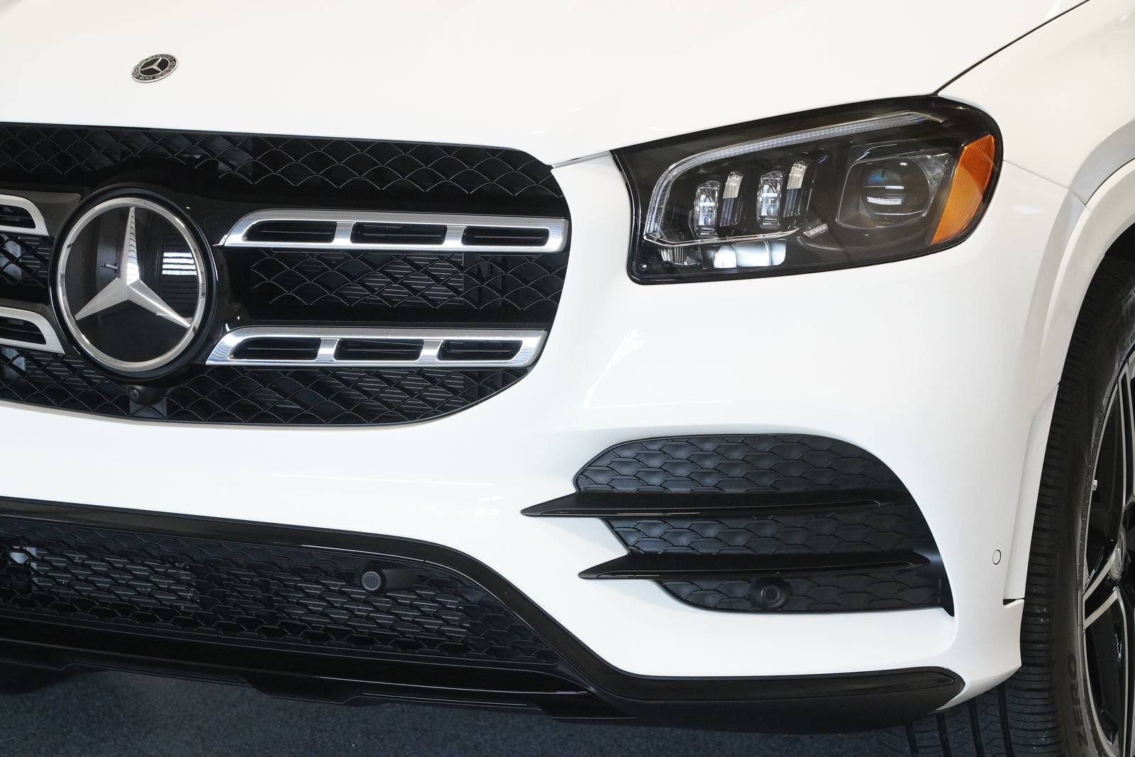 Used 2023 Mercedes-Benz GLS 580 4MATIC image 6