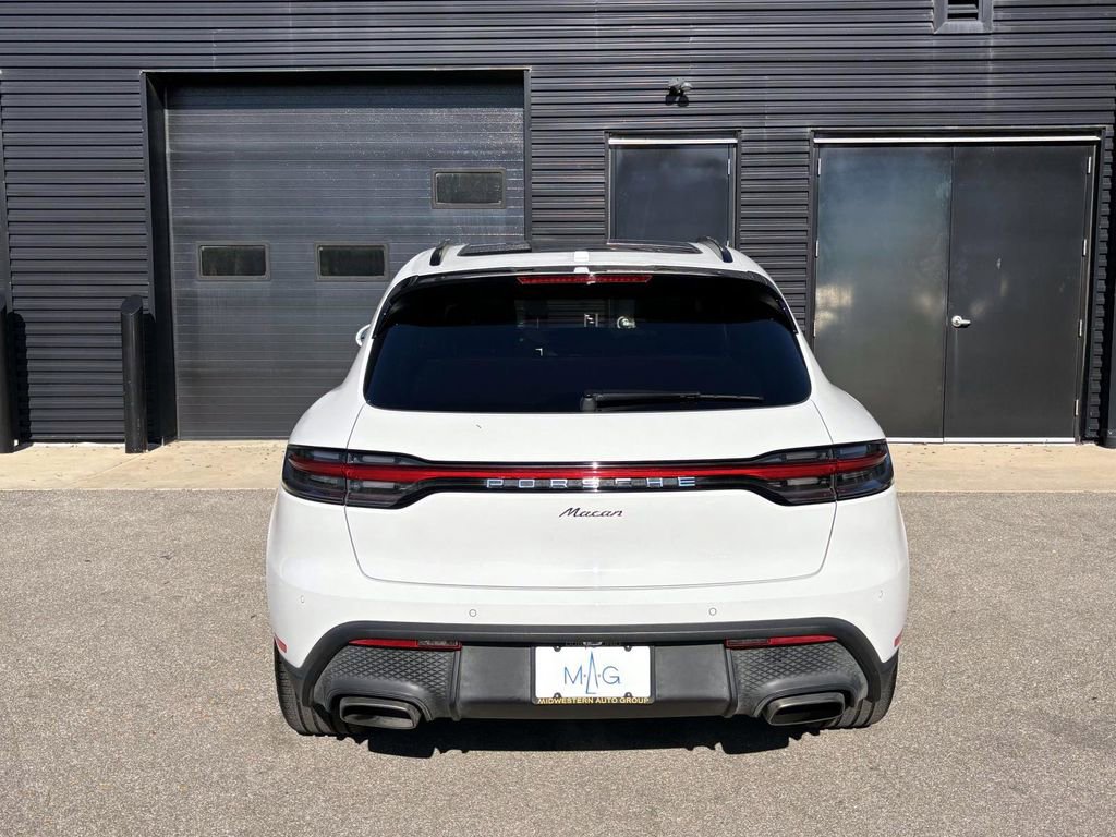 Certified 2025 Porsche Macan image 9