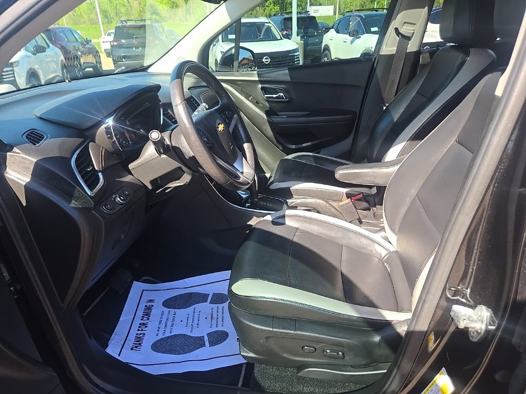 Used 2018 Chevrolet Trax Premier w/ Midnight Edition FWD image 9