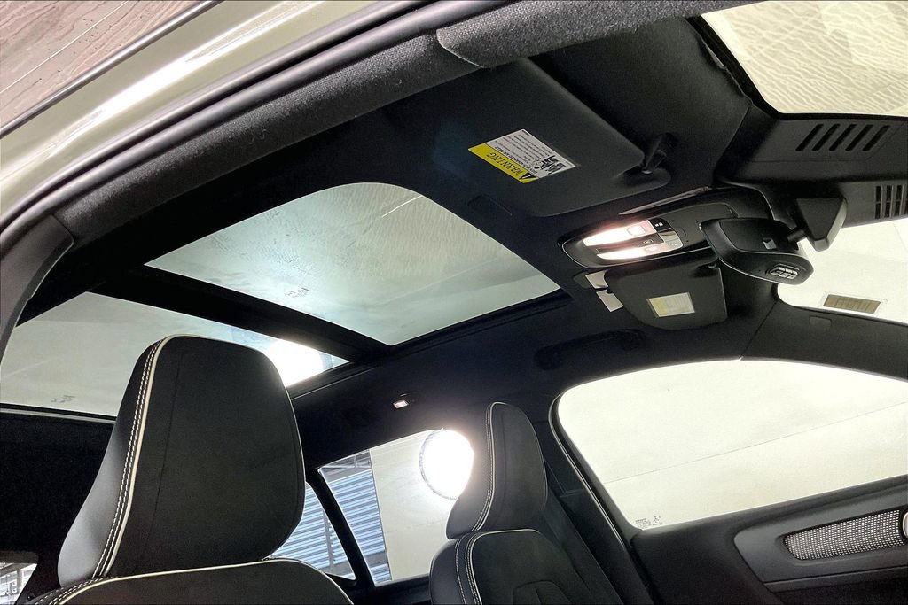 Used 2021 Volvo XC40 P8 Recharge image 29