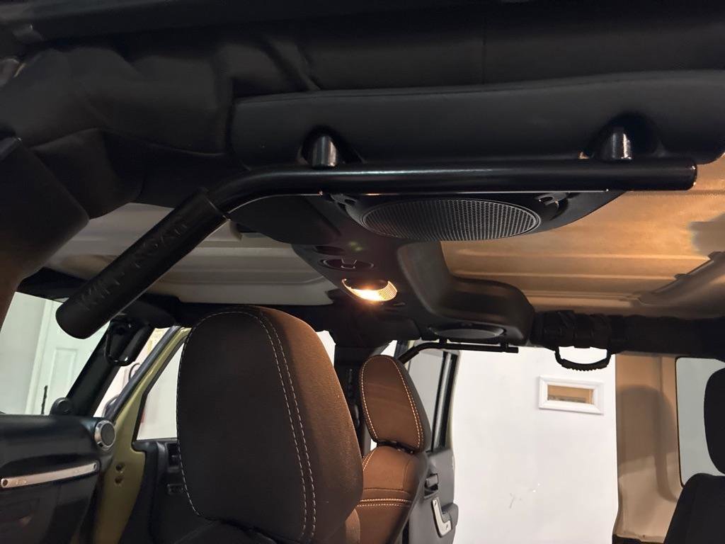 Used 2013 Jeep Wrangler Unlimited Rubicon image 31