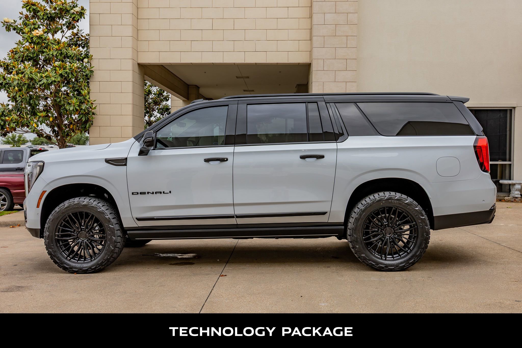 Used 2026 GMC Yukon XL Denali Ultimate AWD/4WD image 6