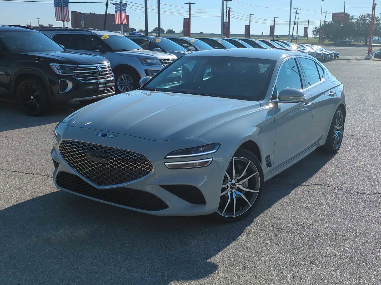 Used 2025 Genesis G70 2.5T image 1