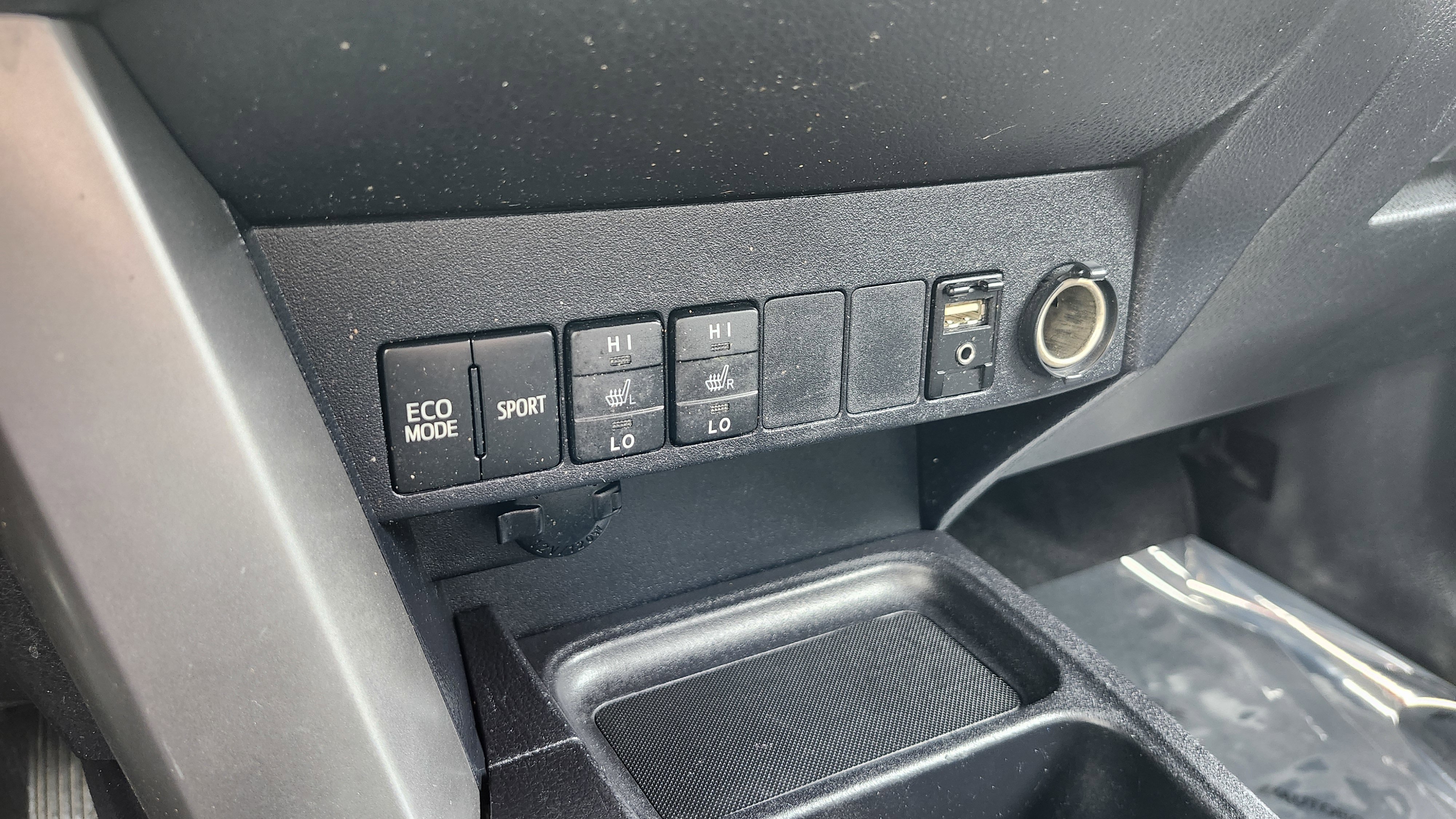 Used 2016 Toyota RAV4 Limited w/ Advanced Technology Package image 9