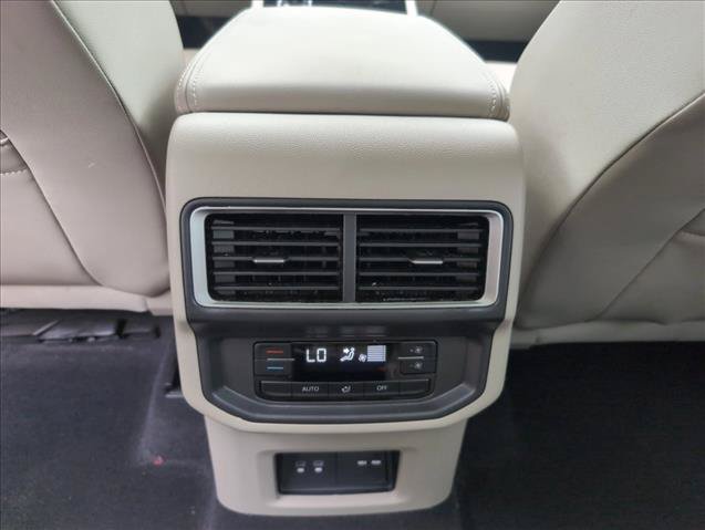 Used 2024 Volkswagen Atlas SE w/ Panoramic Sunroof Package FWD image 24