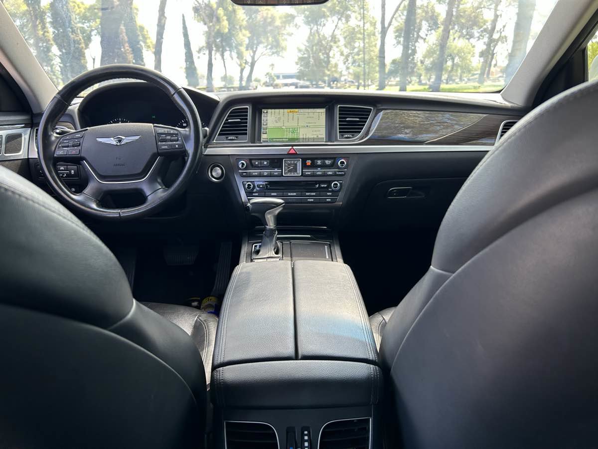 Used 2018 Genesis G80 3.8 RWD image 24