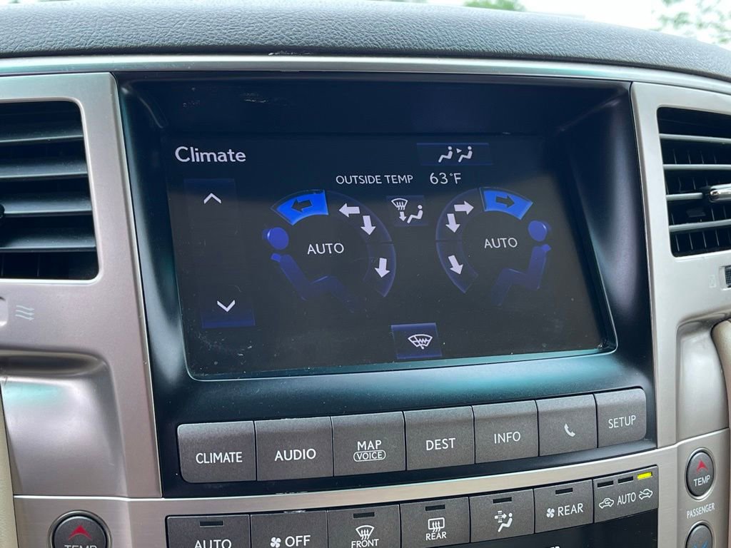 Used 2013 Lexus LX 570 4WD w/ Luxury Pkg image 40