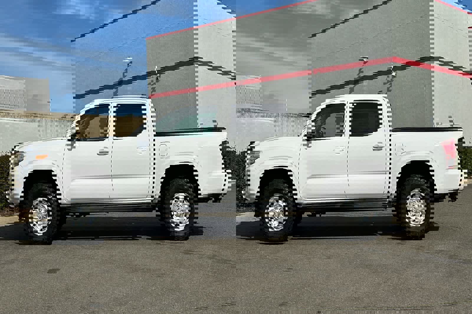 Used 2020 Toyota Tacoma SR image 9