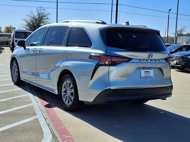 Used 2021 Toyota Sienna LE video 2