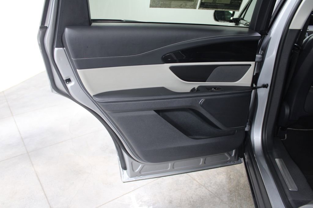 Used 2024 Lincoln Nautilus Reserve image 28