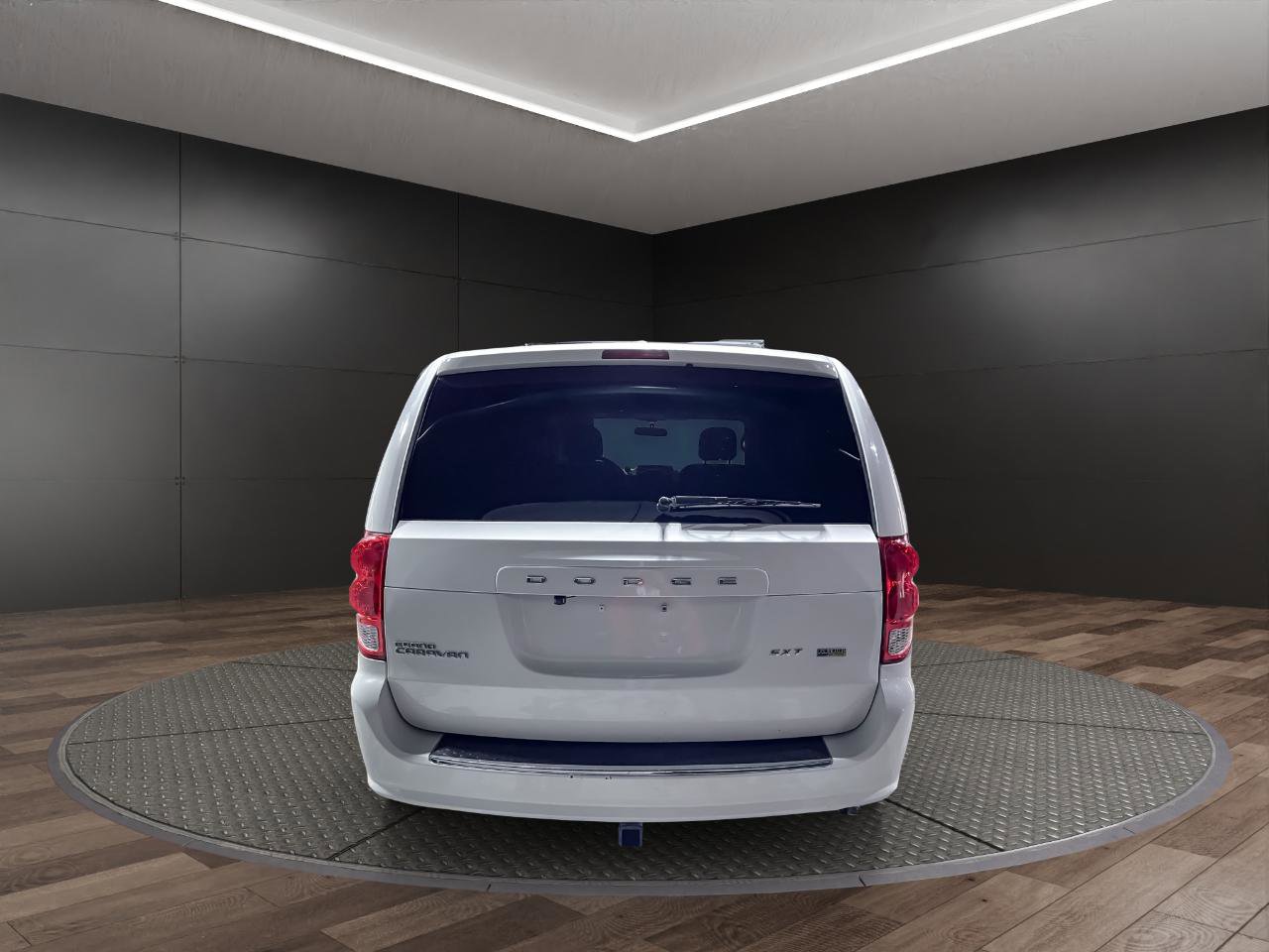 Used 2016 Dodge Grand Caravan SXT image 7