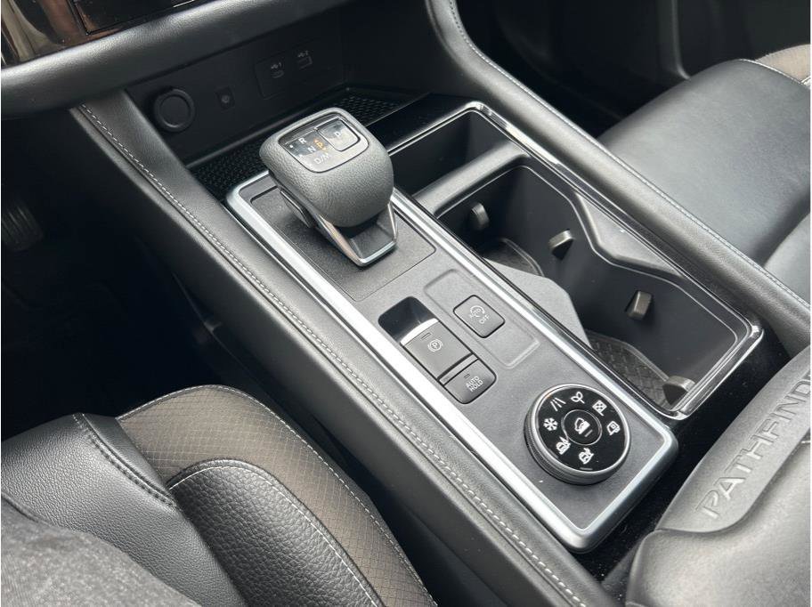 Used 2024 Nissan Pathfinder SL image 19