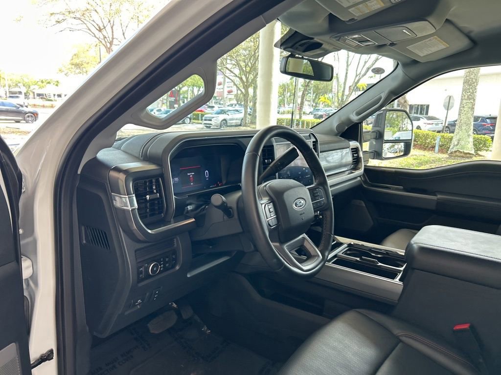Used 2025 Ford F350 Lariat image 6