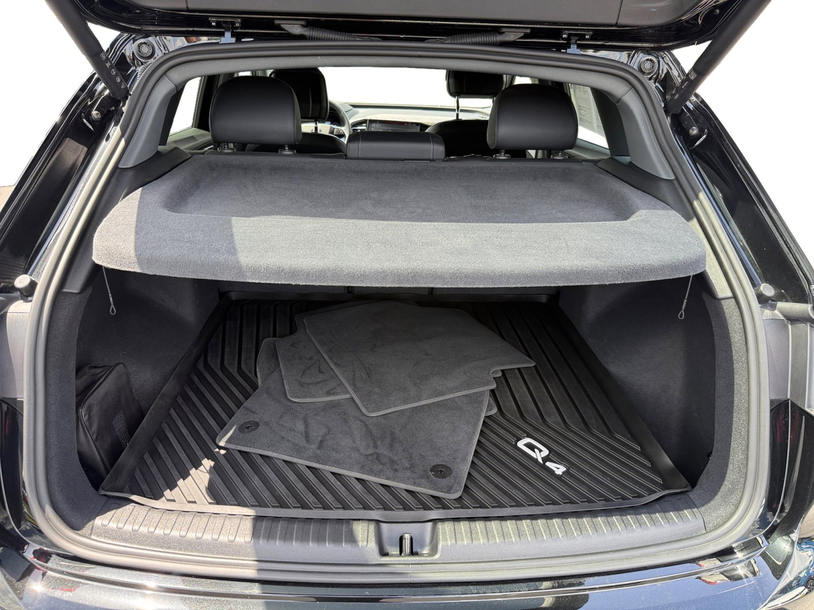 Used 2023 Audi Q4 e-tron Premium Plus w/ Premium Plus RWD image 17