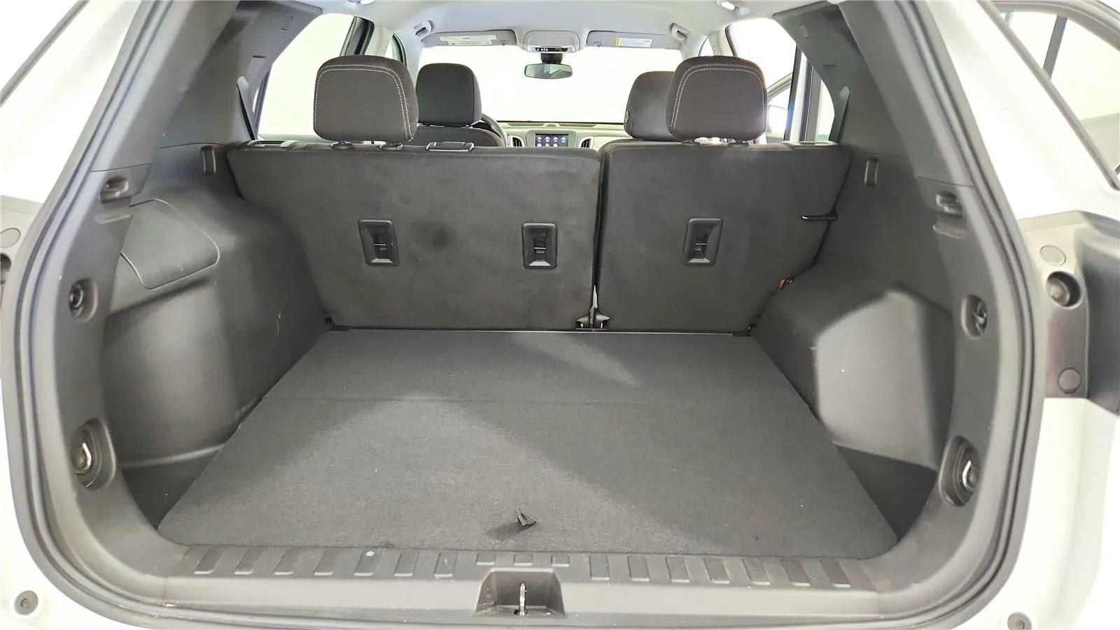 Used 2024 Chevrolet Equinox LS FWD image 19