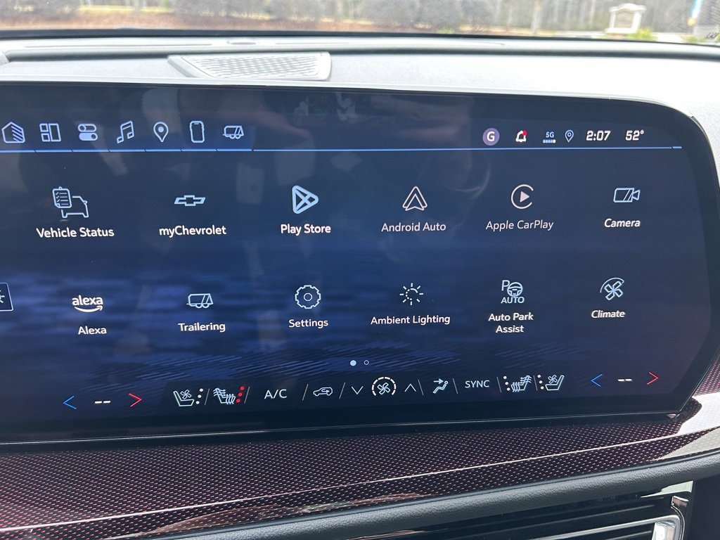 Used 2025 Chevrolet Traverse RS image 31