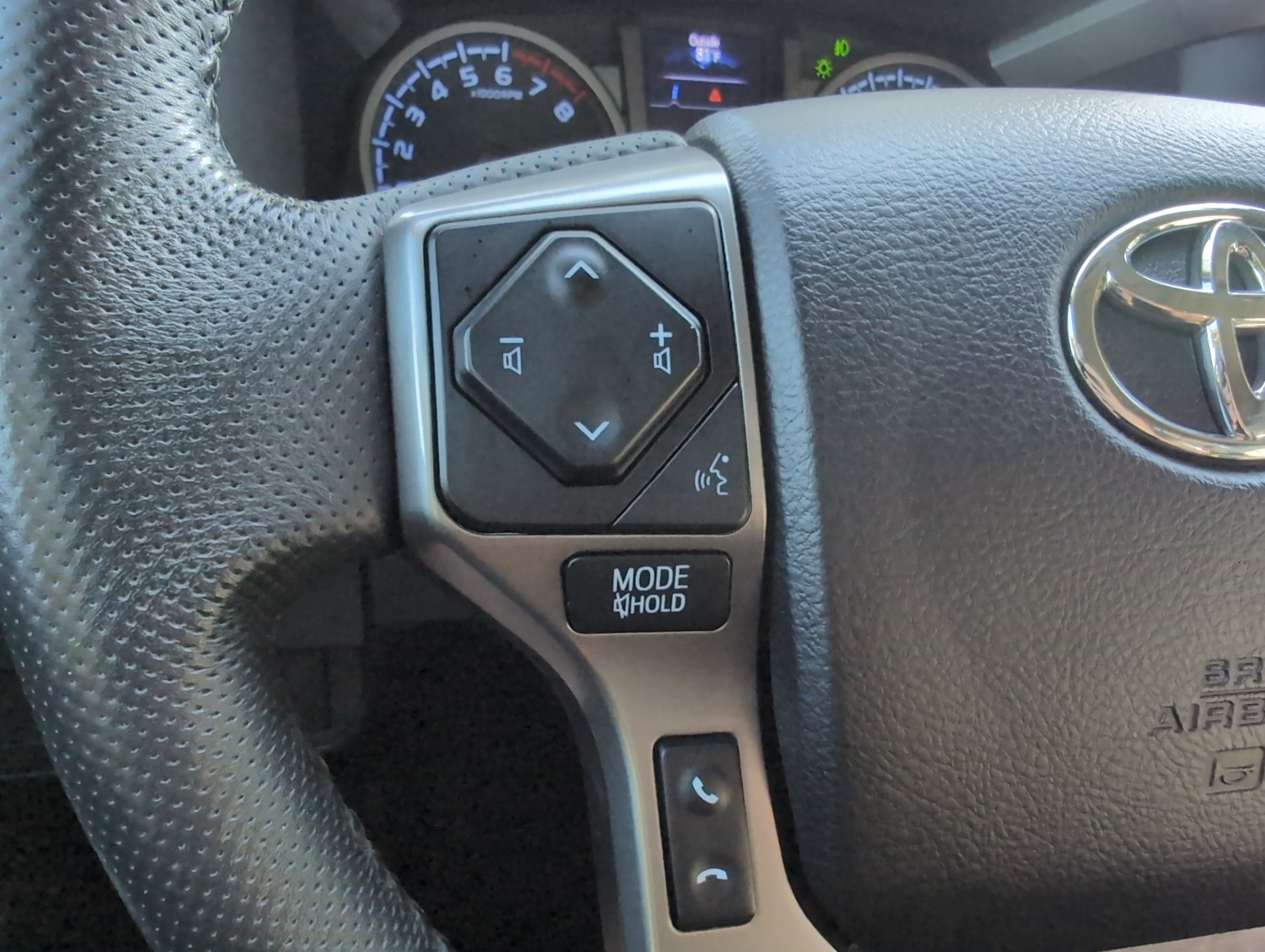 Certified 2021 Toyota Tacoma SR5 AWD/4WD image 19