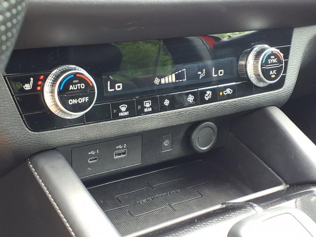 Used 2024 Mitsubishi Outlander SE Black Edition FWD image 8